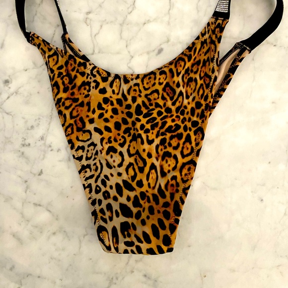 Large leopard print high cut bikini bottoms - Picture 2 of 3